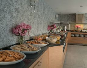 Restaurant & Bar