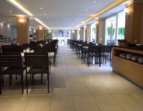 Restaurant & Bar