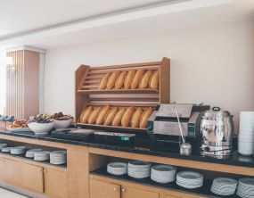 Restaurant & Bar