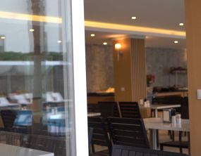 Restaurant & Bar
