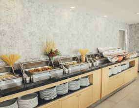 Restaurant & Bar