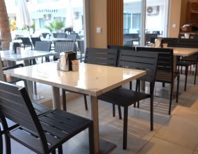 Restaurant & Bar