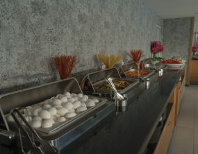Restaurant & Bar