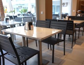 Restaurant & Bar